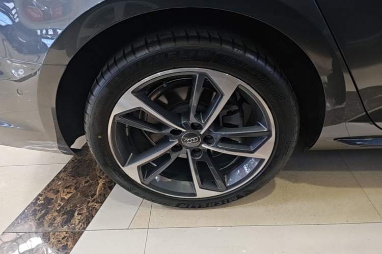 Used Audi A4L 2019 40 TFSI Fashion Edition China VI Emission Standard Right Rear Wheel Hub