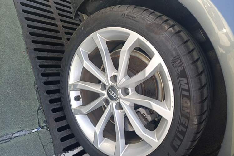 Used Audi A4L 2019 40 TFSI Fashion Edition China VI Emission Standard Right Rear Wheel Hub