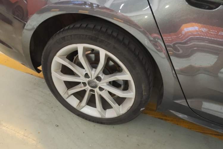 Used Audi A4L 2019 40 TFSI Fashion Edition China VI Emission Standard Right Rear Wheel Hub