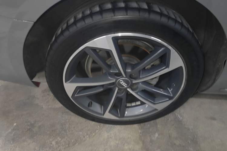 Used Audi A4L 2019 40 TFSI Ambition China VI Right Rear Wheel Hub