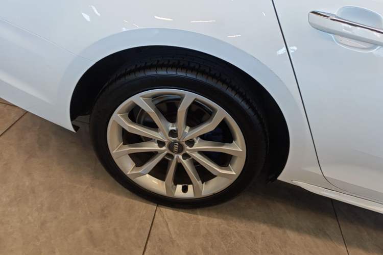 Used Audi A4L 2019 40 TFSI Fashion Edition China VI Emission Standard Right Rear Wheel Hub