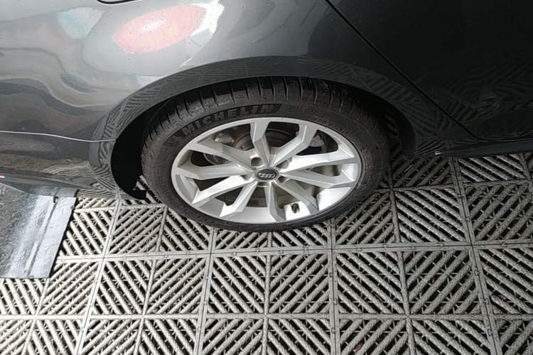 Used Audi A4L 2019 40 TFSI Fashion Edition China VI Emission Standard Right Rear Wheel Hub