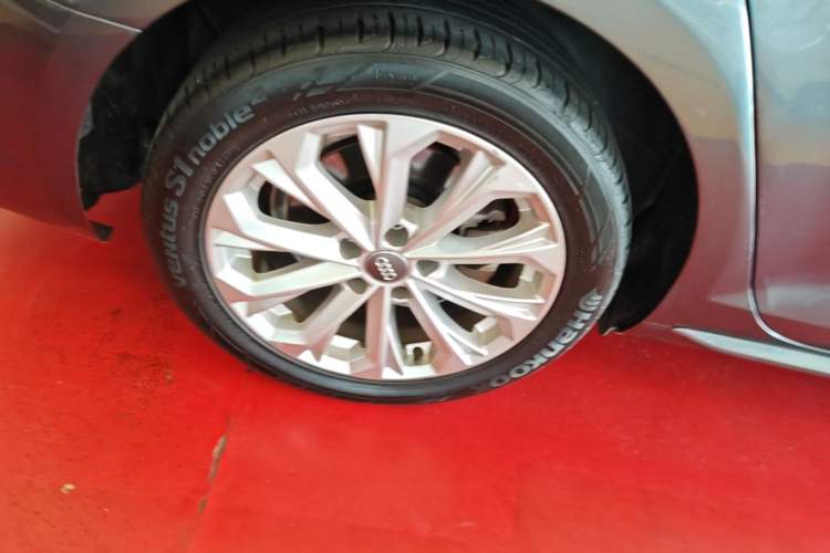 Used Audi A4L 2019 40 TFSI Ambition China VI Right Rear Wheel Hub