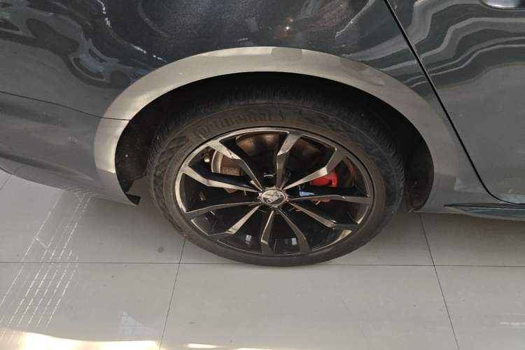 Used Audi A4L 2019 40 TFSI Fashion Edition China VI Emission Standard Right Rear Wheel Hub