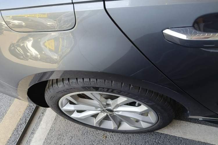 Used Audi A4L 2019 40 TFSI Fashion Edition China VI Emission Standard Right Rear Wheel Hub