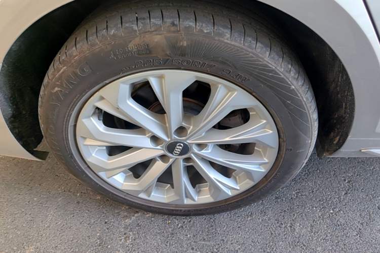Used Audi A4L 2019 40 TFSI Ambition China VI Right Rear Wheel Hub