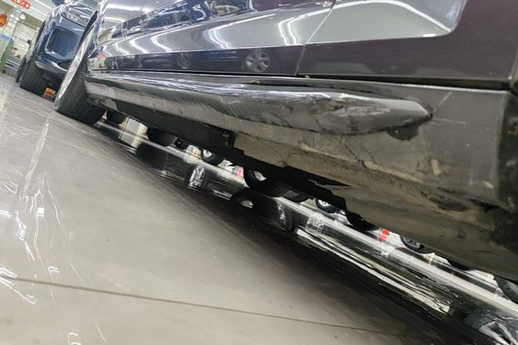 Used Audi A4L 2019 40 TFSI Fashion Edition China VI Emission Standard Right Side Sill