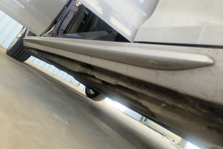 Used Audi A4L 2019 40 TFSI Fashion Edition China VI Emission Standard Right Side Sill