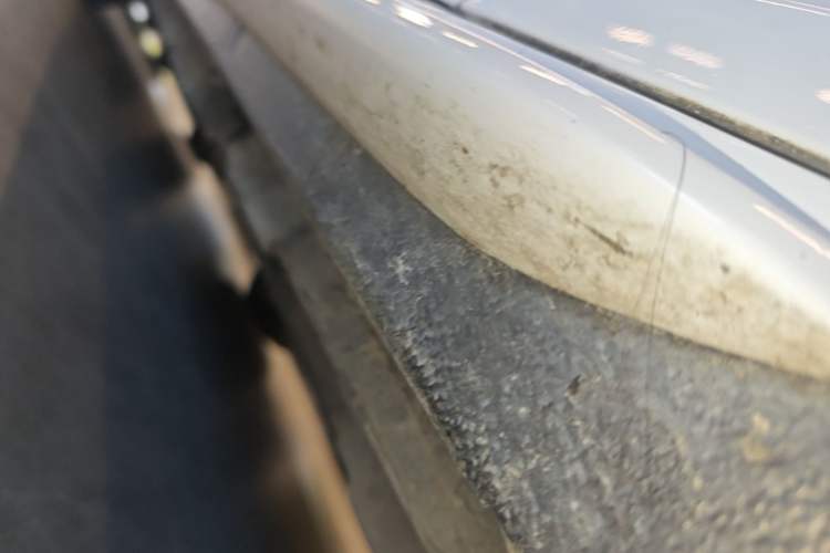 Used Audi A4L 2019 40 TFSI Fashion Edition China VI Emission Standard Right Side Sill