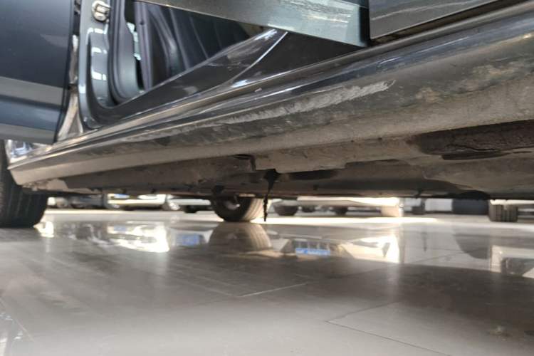 Used Audi A4L 2019 40 TFSI Fashion Edition China VI Emission Standard Right Side Sill