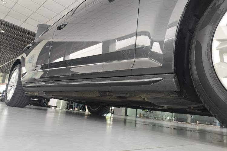 Used Audi A4L 2019 40 TFSI Ambition China VI Right Side Sill