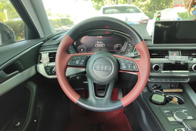 Used Audi A4L 2019 40 TFSI Fashion Edition China VI Emission Standard Steering Wheel