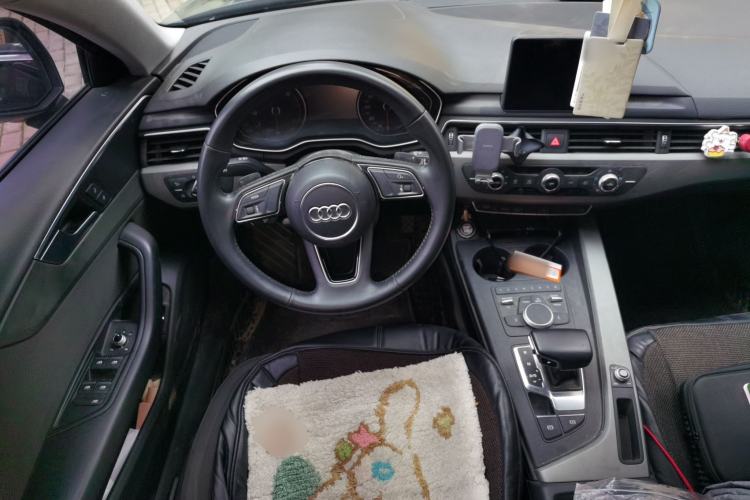 Used Audi A4L 2019 40 TFSI Ambition China VI Steering Wheel