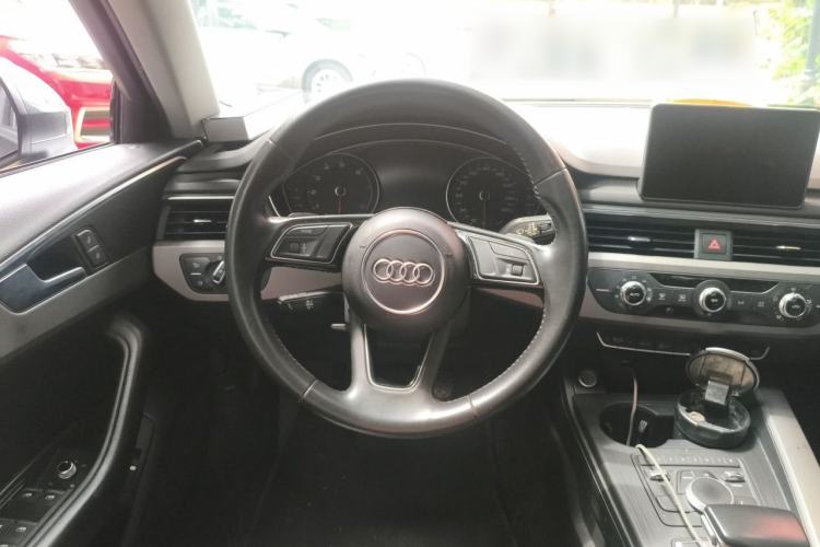 Used Audi A4L 2019 40 TFSI Ambition Version China V Steering Wheel