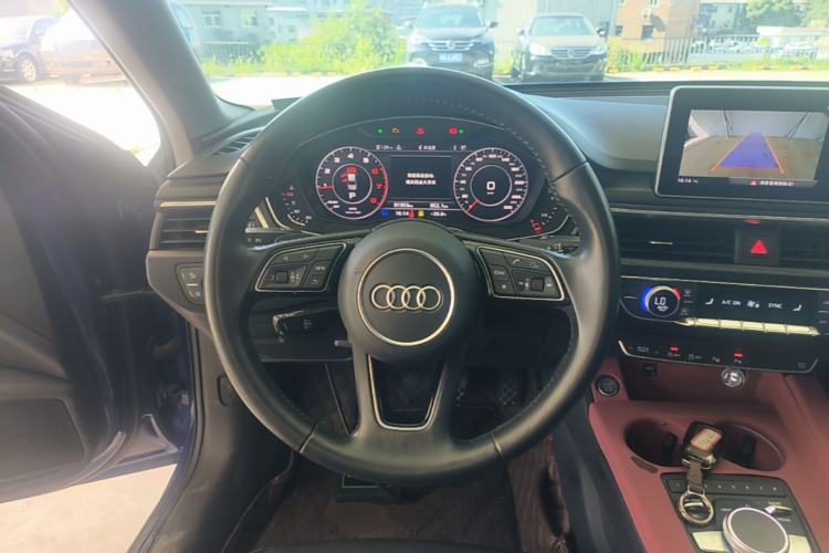 Used Audi A4L 2019 40 TFSI Fashion Edition China VI Emission Standard Steering Wheel
