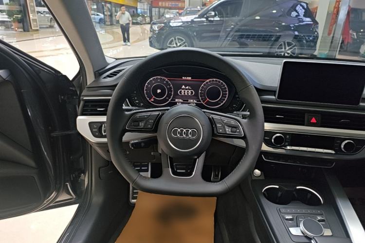 Used Audi A4L 2019 40 TFSI Fashion Edition China VI Emission Standard Steering Wheel