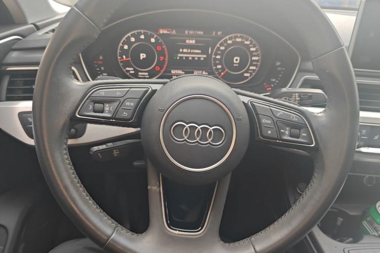 Used Audi A4L 2019 40 TFSI Fashion Edition China VI Emission Standard Steering Wheel