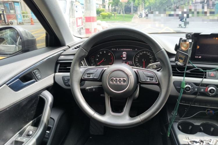 Used Audi A4L 2019 40 TFSI Ambition Version China V Steering Wheel