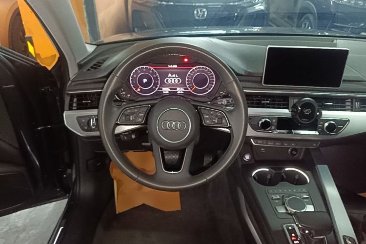 Used Audi A4L 2019 40 TFSI Fashion Edition China VI Emission Standard Steering Wheel