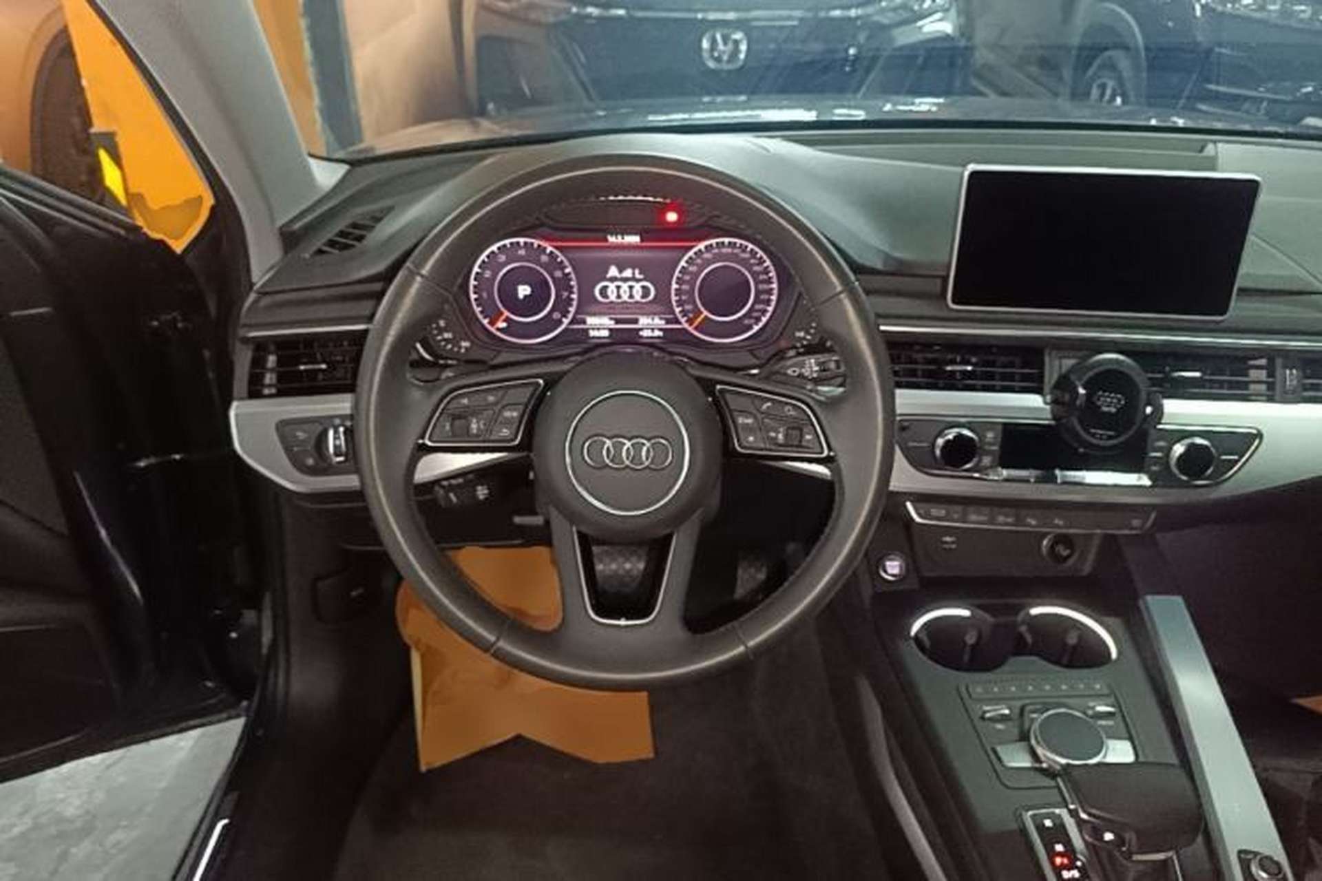 Used Audi A4L 2019 40 TFSI Fashion Edition China VI Emission Standard Steering Wheel