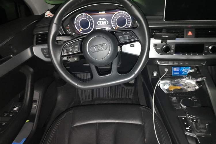 Used Audi A4L 2019 40 TFSI Fashion Edition China VI Emission Standard Steering Wheel