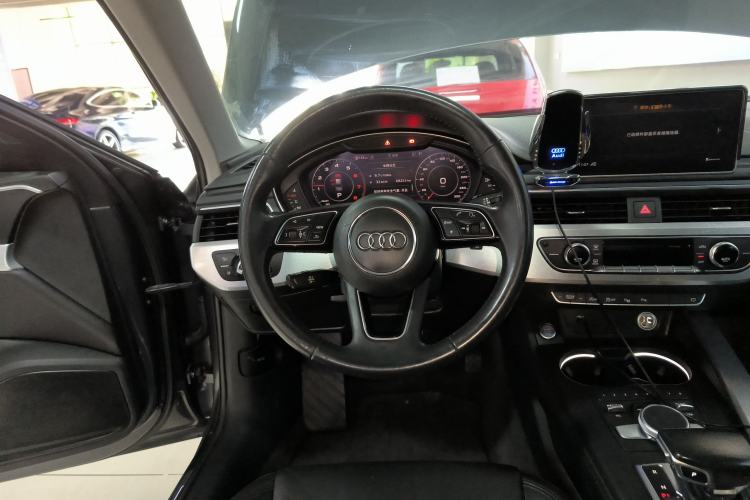 Used Audi A4L 2019 40 TFSI Fashion Edition China VI Emission Standard Steering Wheel