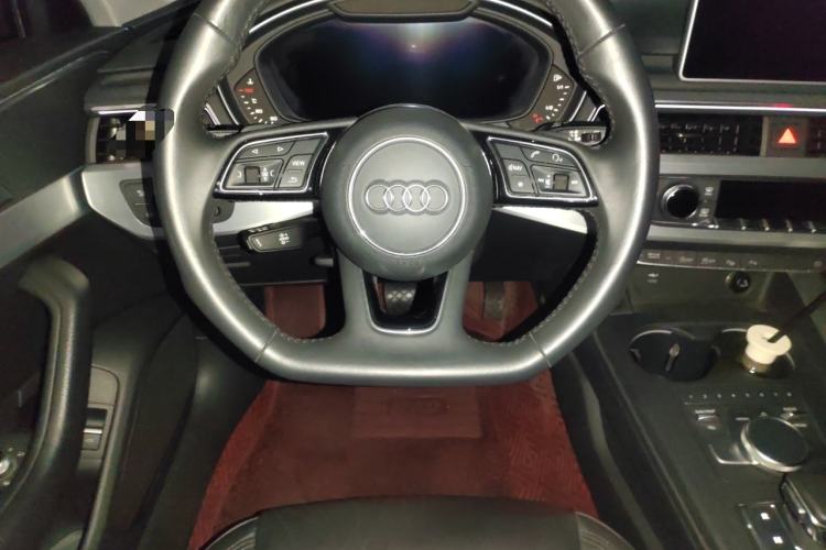 Used Audi A4L 2019 40 TFSI Fashion Edition China VI Emission Standard Steering Wheel