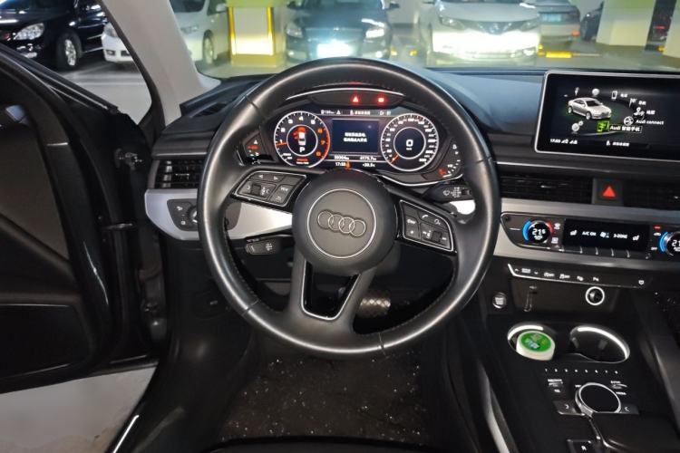 Used Audi A4L 2019 40 TFSI Fashion Edition China VI Emission Standard Steering Wheel