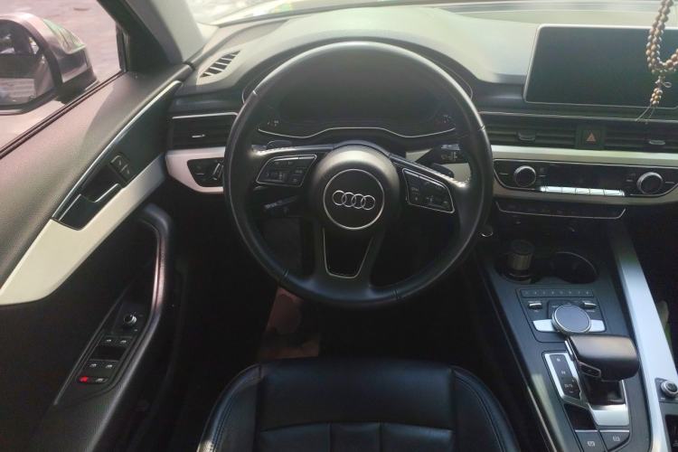 Used Audi A4L 2019 40 TFSI Fashion Edition China VI Emission Standard Steering Wheel