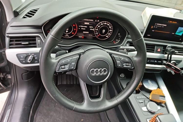 Used Audi A4L 2019 40 TFSI Fashion Edition China VI Emission Standard Steering Wheel
