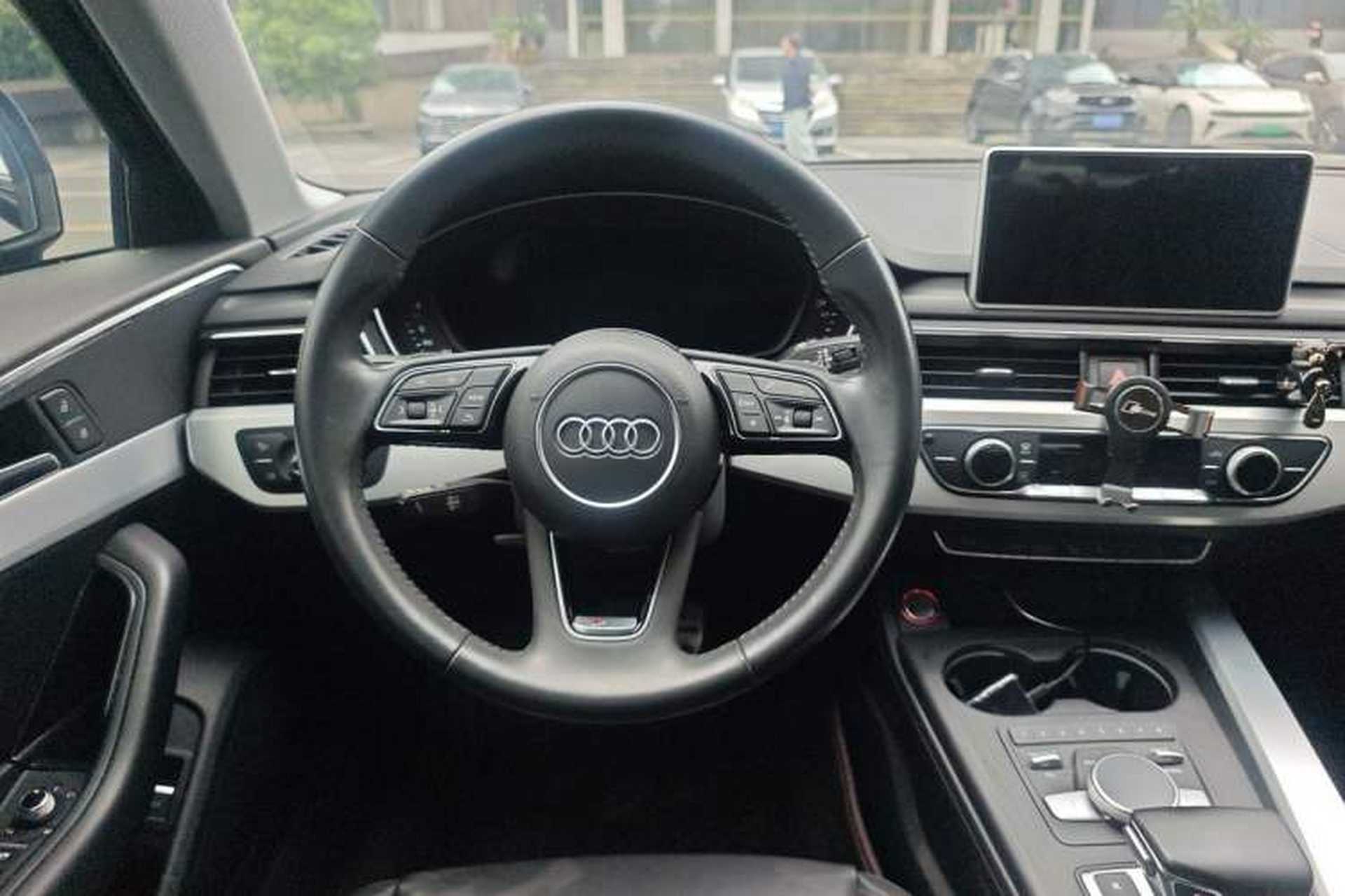 Used Audi A4L 2019 40 TFSI Fashion Edition China VI Emission Standard Steering Wheel