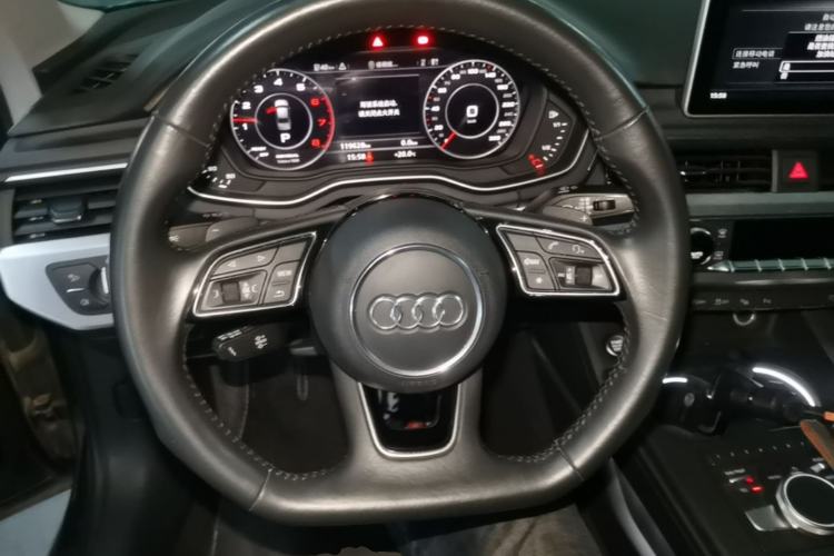 Used Audi A4L 2019 40 TFSI Fashion Edition China VI Emission Standard Steering Wheel