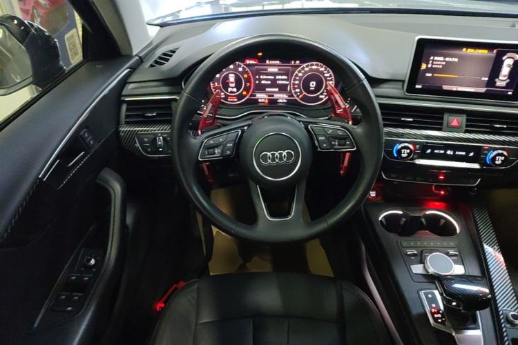 Used Audi A4L 2019 40 TFSI Fashion Edition China VI Emission Standard Steering Wheel