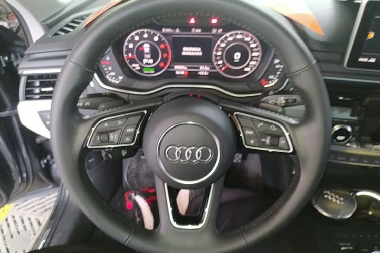 Used Audi A4L 2019 40 TFSI Fashion Edition China VI Emission Standard Steering Wheel