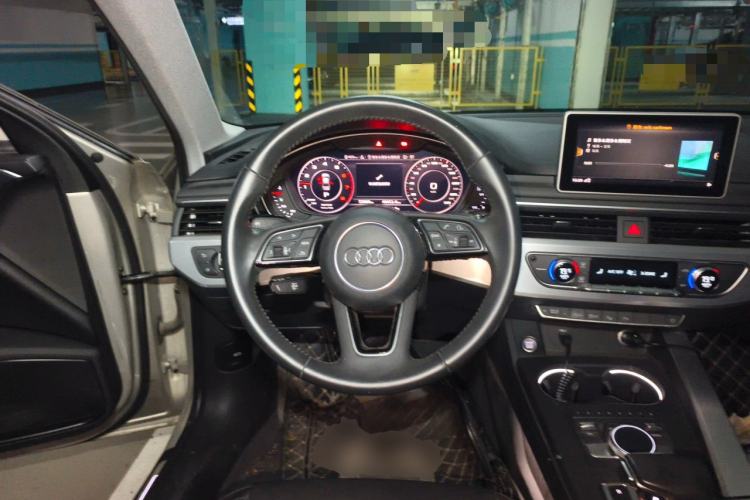 Used Audi A4L 2019 40 TFSI Fashion Edition China VI Emission Standard Steering Wheel