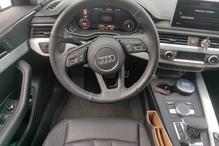 Used Audi A4L 2019 40 TFSI Fashion Edition China VI Emission Standard Steering Wheel
