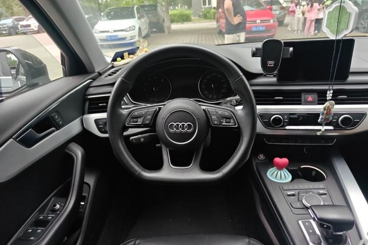 Used Audi A4L 2019 45 TFSI quattro Individual Sport Edition China VI Steering Wheel