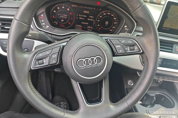 Used Audi A4L 2019 40 TFSI Fashion Edition China VI Emission Standard Steering Wheel