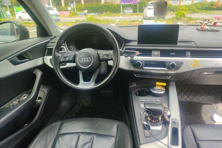 Used Audi A4L 2019 40 TFSI Fashion Version China V Steering Wheel