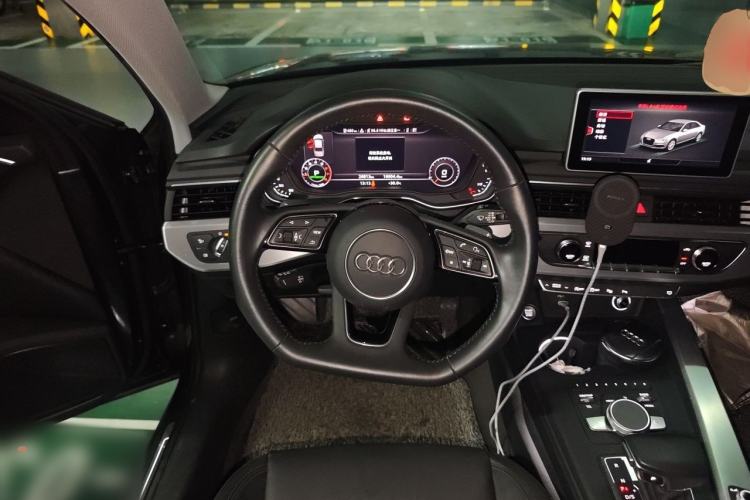 Used Audi A4L 2019 40 TFSI Fashion Edition China VI Emission Standard Steering Wheel