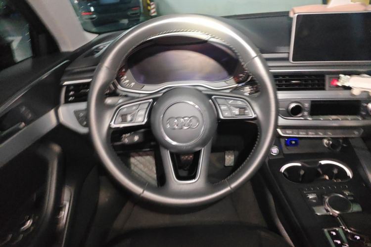 Used Audi A4L 2019 40 TFSI Fashion Version China V Steering Wheel