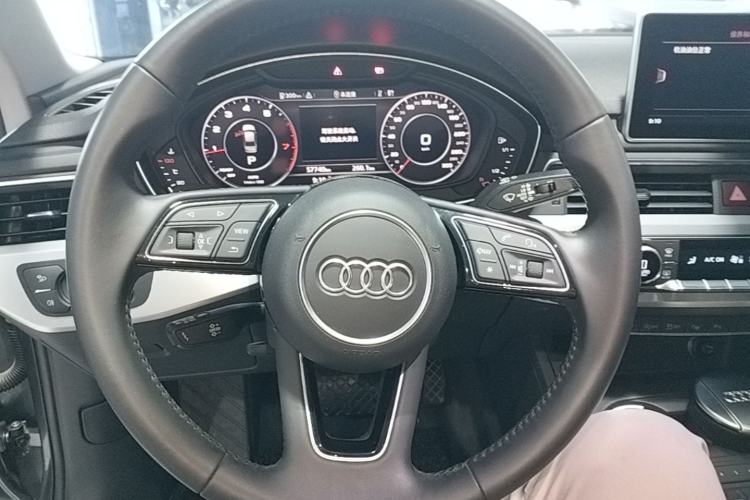 Used Audi A4L 2019 40 TFSI Fashion Edition China VI Emission Standard Steering Wheel