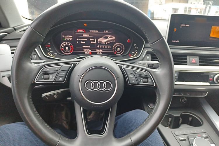 Used Audi A4L 2019 40 TFSI Fashion Version China V Steering Wheel