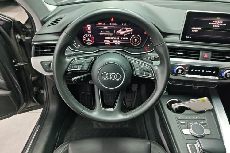 Used Audi A4L 2019 40 TFSI Fashion Edition China VI Emission Standard Steering Wheel