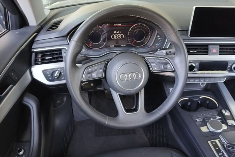 Used Audi A4L 2019 40 TFSI Fashion Edition China VI Emission Standard Steering Wheel