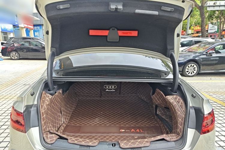 Used Audi A4L 2019 40 TFSI Ambition China VI Trunk