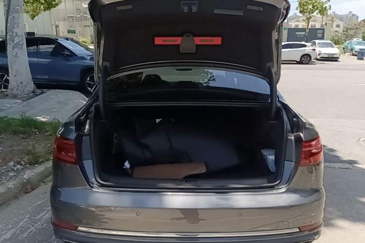 Used Audi A4L 2019 40 TFSI Ambition China VI Trunk