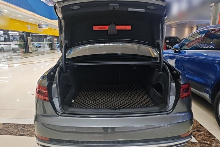 Used Audi A4L 2019 40 TFSI Fashion Edition China VI Emission Standard Trunk