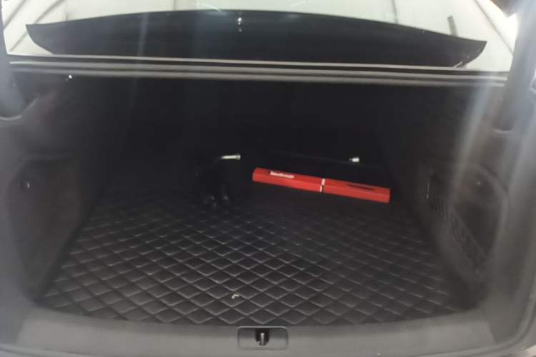 Used Audi A4L 2019 40 TFSI Ambition China VI Trunk