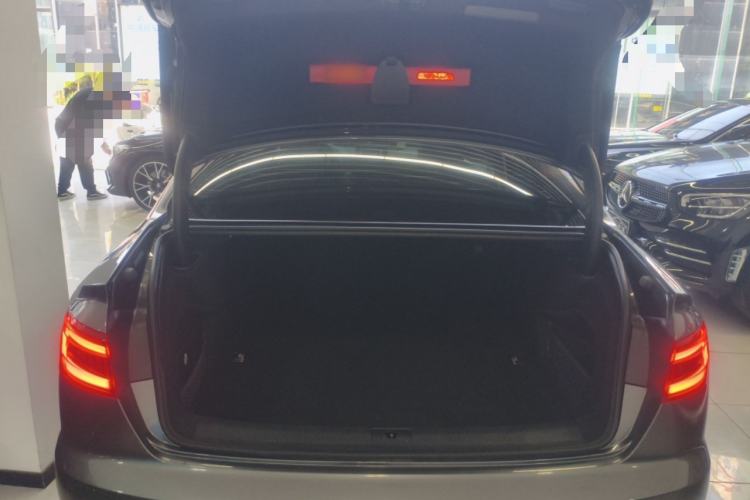 Used Audi A4L 2019 40 TFSI Fashion Edition China VI Emission Standard Trunk